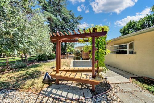 129 Rainier Cir, Vacaville CA  95687-3309 exterior