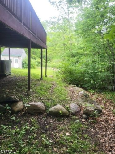 18 Berry Ln, West Milford NJ  07480-3632 exterior