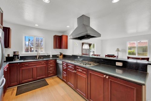 200 Juniper St, Vacaville CA 95688-2736 exterior