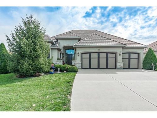 8801 Pine St, Shawnee Mission, KS 66220-3355