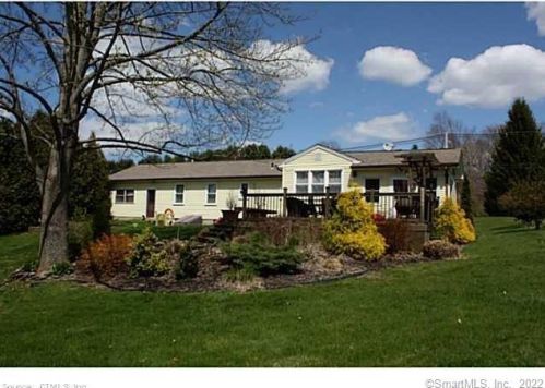 58 Woodhouse Ave, Northford, CT 06472-1635