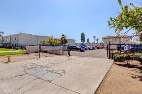 577 Oxford St, Chula Vista CA  91911-2711 exterior