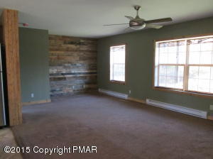 108 Holly Ln, East Stroudsburg PA  18301-7747 exterior