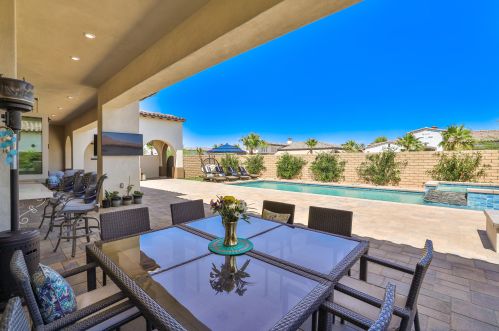 54885 Madagascar Way, La Quinta CA  92253-8077 exterior
