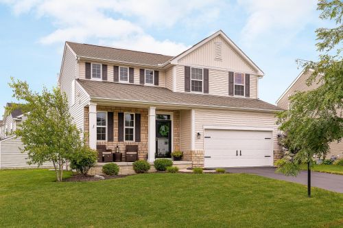 101 Halcyon Dr, Pataskala, OH 43062