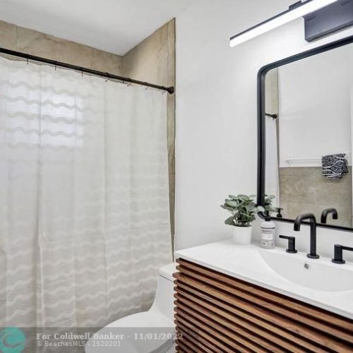 201 2nd Ave, Dania Beach FL  33004-4810 exterior