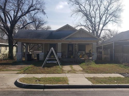 1209 Park St, Fort Worth, TX 76164-8752