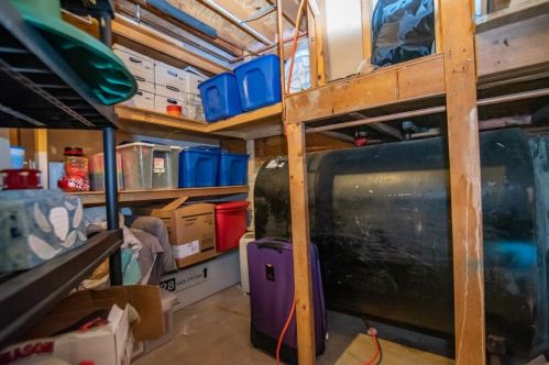 13 Harvey Rd, Londonderry NH  03053-7412 exterior