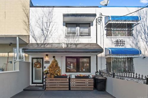 869 Freeman St, Bronx, NY 10459-1509
