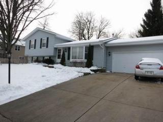 2526 University Dr, Waukesha, WI 53188-1402