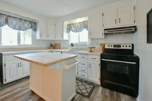 123 Berlin St, Southington, CT 06489-3705