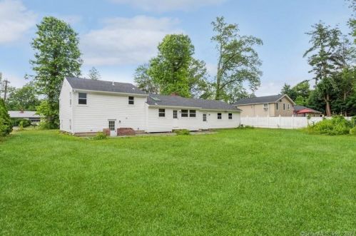 2058 Hartford Tpke, North Haven, CT 06473-1045