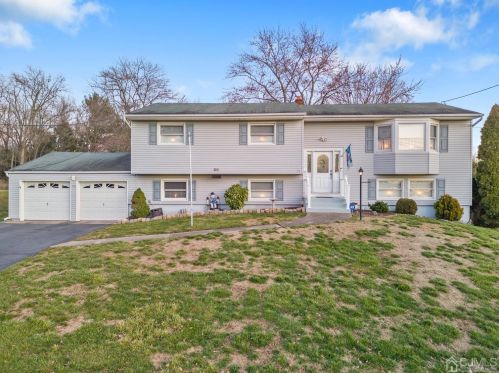 30 Tompkins Rd, East Brunswick, NJ 08816-1711