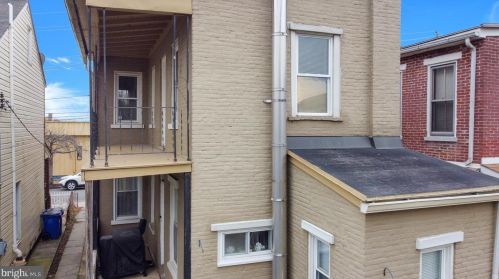 62 Charlotte St, Pottstown PA  19464-5947 exterior