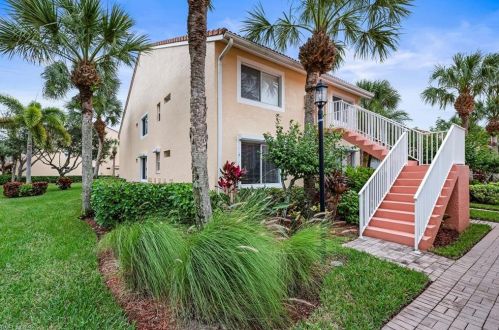2395 Bayou Ln, Naples, FL 34112-7751