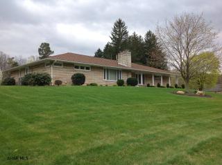 135 Reservoir St, Everett, PA 15537-6157