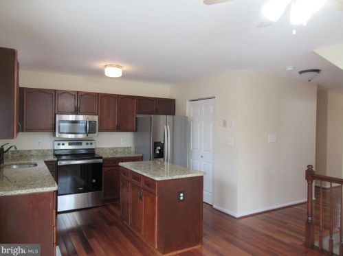 14959 Vireo Ct, Woodbridge, VA 22193-1899