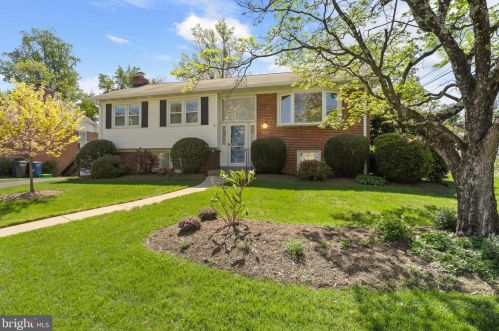 6715 Moly Dr, Falls Church, VA 22046-1835