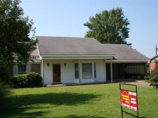 709 Jamestown Rd, Dyersburg, TN 38024-1932