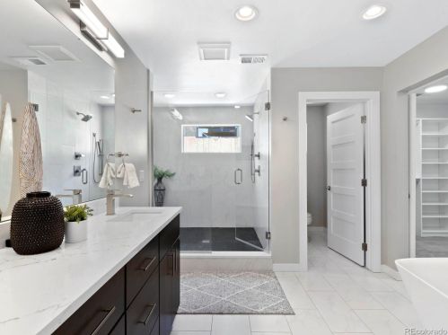 1140 Cook St, Denver CO 80205-5010 exterior