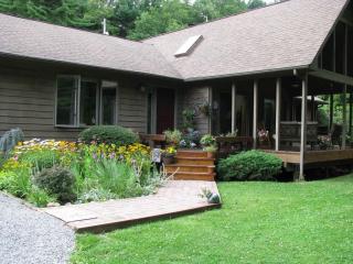1537 Bottom Creek Ln, Bent Mountain, VA 24059-2261