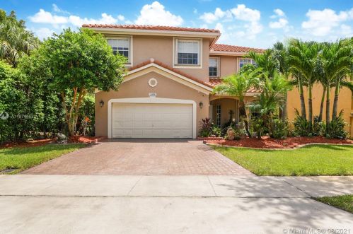 16496 1st St, Hollywood, FL 33027-1015