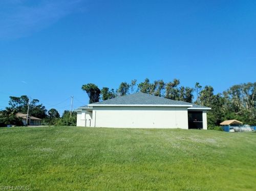743 Kehosha Ave, Lehigh Acres, FL 33974-2646