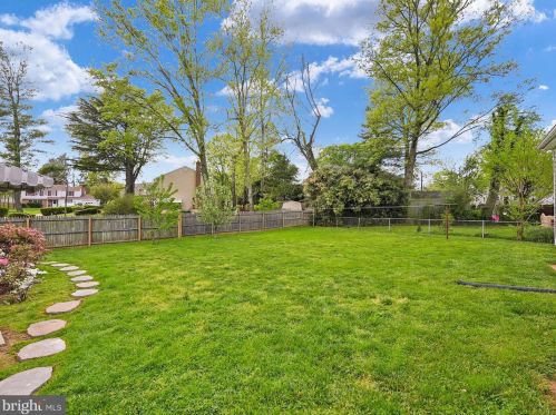 6917 Kingwood Dr, Falls Church VA  22042-3809 exterior