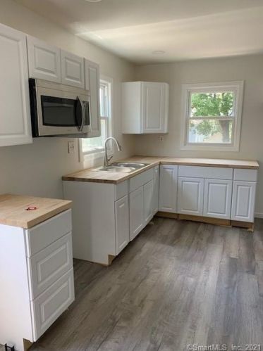 34 Norman St, Manchester CT  06040-6114 exterior