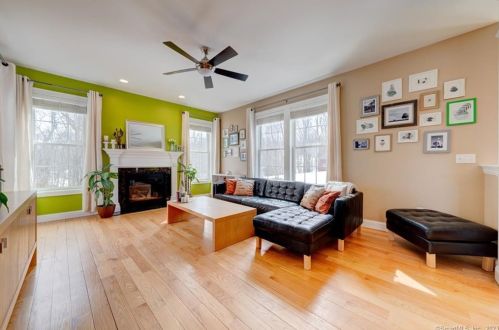 14 Farm Ridge Rd, Unionville CT  06013-2018 exterior