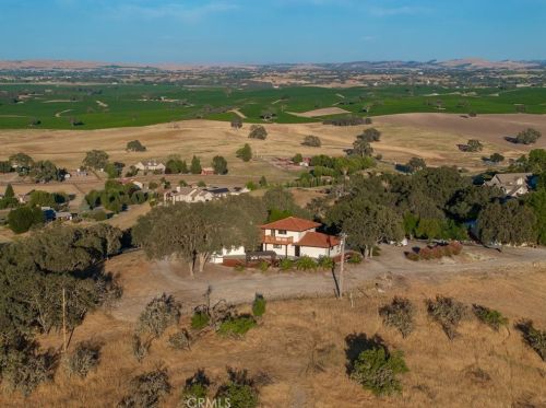 3310 Neal Spg Rd, Templeton CA  93465-9636 exterior