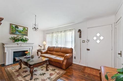 14 Ivan St, Dover, NJ 07801-4740