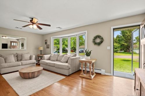 10 Macarthur Rd, Bridgeport, CT 06611-3724