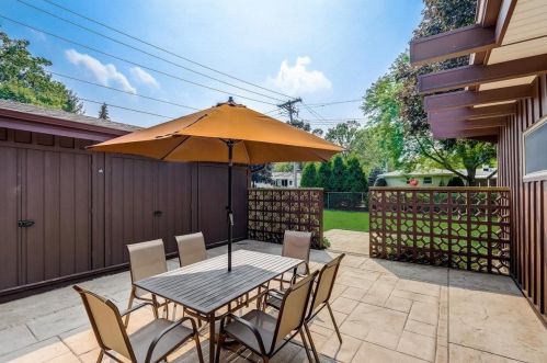 5237 20th St, Milwaukee, WI 53221-3853