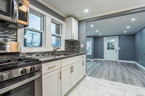56 Bristol St, North Lindenhurst, NY 11757-4157