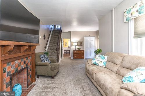 617 Derstine Ave, Lansdale PA 19446-3342 exterior