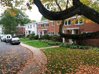 1087 Whitney Ave, New Haven CT  06517-3449 exterior