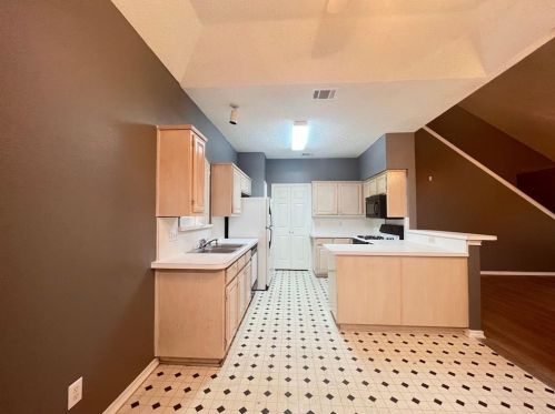 1700 Creekpoint Dr, Lewisville TX  75067-4986 exterior