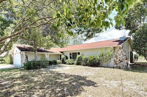 8659 Bay Dr, Brooksville, FL 34606-2119