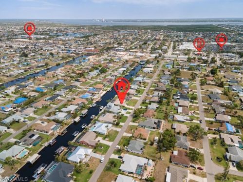 1427 22nd St, Cape Coral, FL 33990-4622