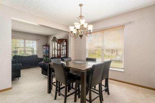 376 Enos Loomis St, Pataskala OH  43062-8160 exterior