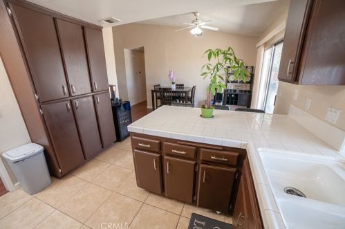 2869 La Vida Dr, Lancaster CA  93535-5873 exterior