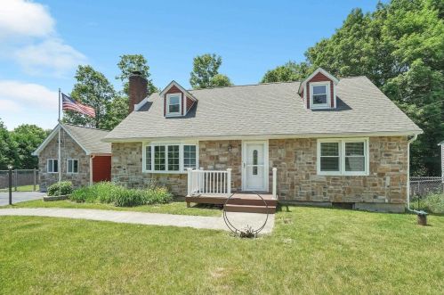 31 Alice Ln, Fishkill, NY 12524-2421