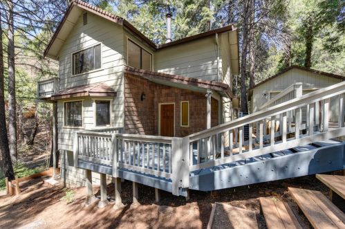 7158 Pine Cone Dr, Pacific House, CA 95726-9584