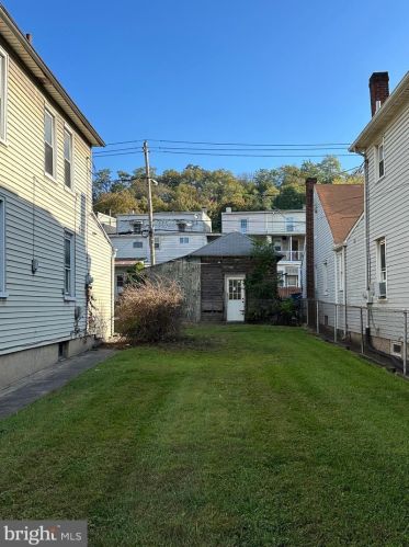 717 Front St, Harrisburg, PA 17113-2916
