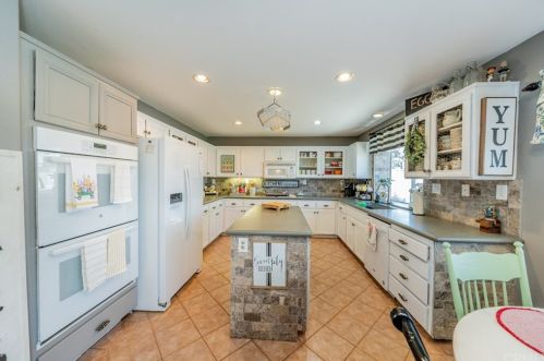 28 Del Brienza, Lake Elsinore CA  92532-0221 exterior