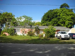 2628 66 Ter, Hollywood FL  33023-3868 exterior