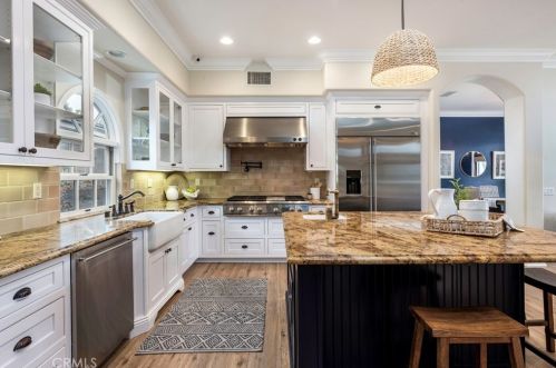 5250 Appian Way, Long Beach CA  90803-1901 exterior