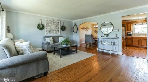 9343 Ditman St, Philadelphia, PA 19114-3917