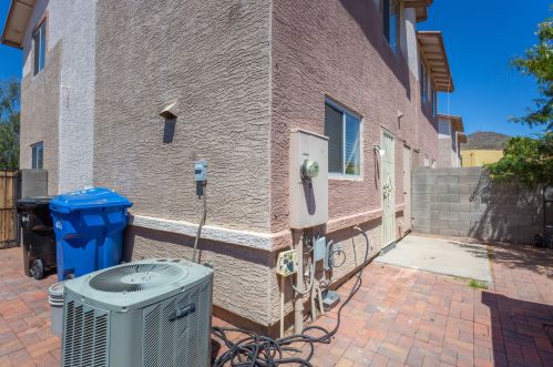 10219 11th Ave, Phoenix AZ  85021-2584 exterior